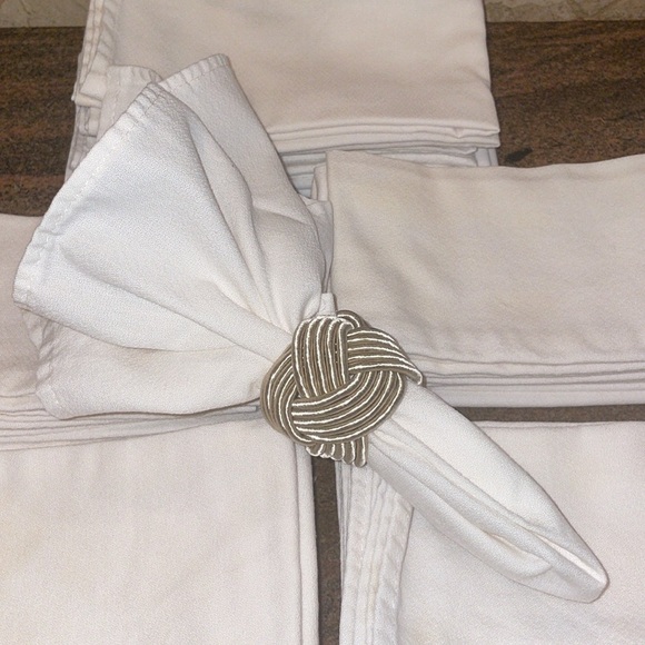 31 Pcs Large White Catering Napkins 18” x 18” - Picture 1 of 3